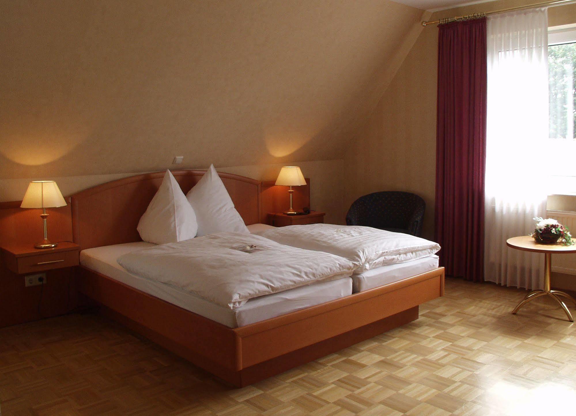 Hotel Zur Linde Heede Zewnętrze zdjęcie