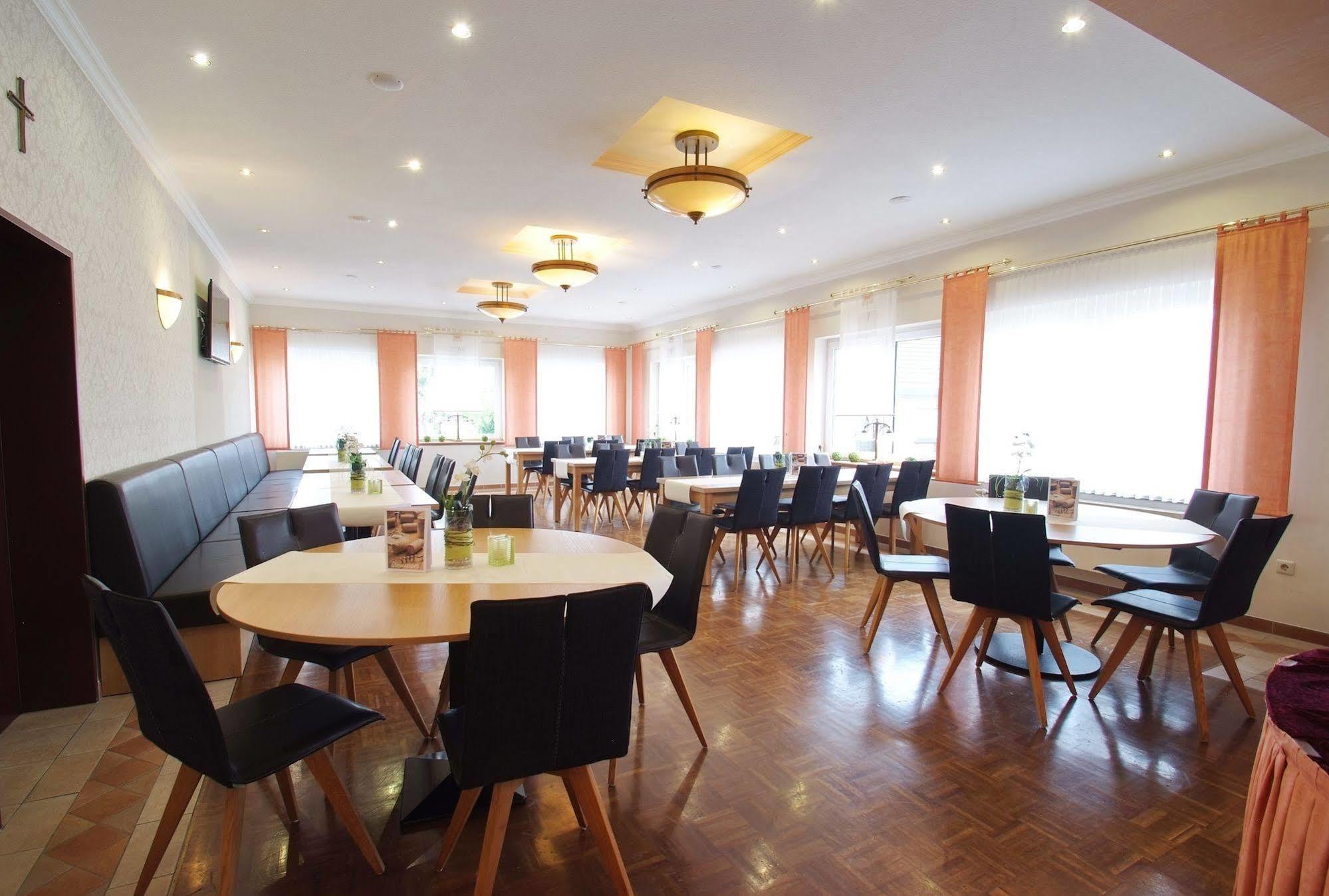 Hotel Zur Linde Heede Zewnętrze zdjęcie